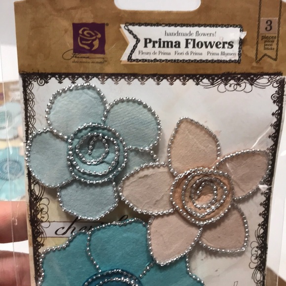 Crafters Bundle of Flowers & Clips - Picture 2 of 9